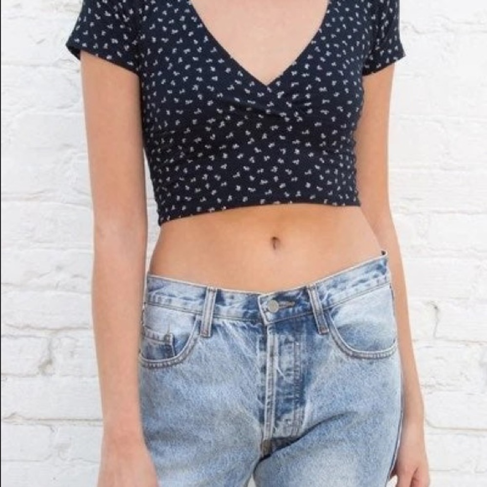 Brandy Melville Rae Top - Picture 3 of 8